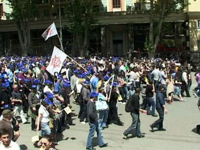 В Тбилиси около трех тысяч человек приняли участие в акции протеста против разгона митинга 26 мая