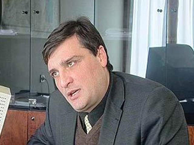 Объявившийся живым и невредимым один из лидеров Народного Собрания Ираклий Батиашвили заявил, что спасся от преследования спецназа во время разгона манифестации, "лазая по крышам"