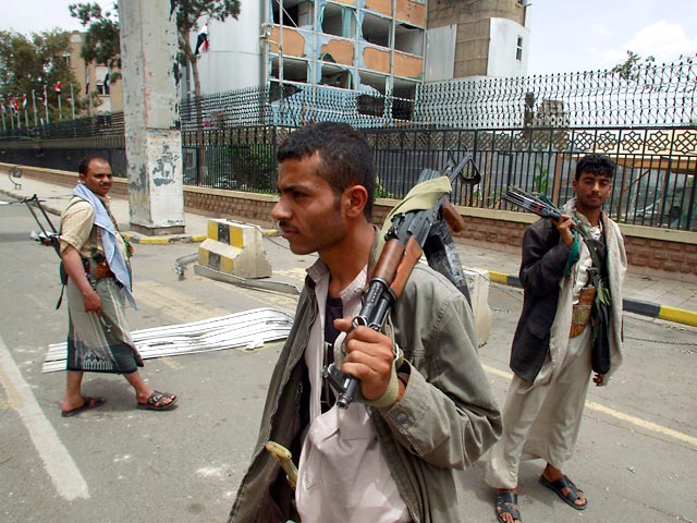 Исламские боевики захватили прибрежный город Зинджибар на юге Йемена, передает Reuters со ссылкой на свидетельства жителей города