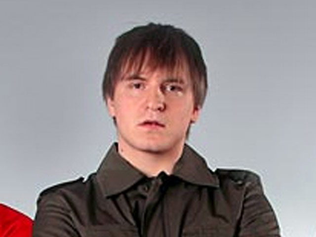 На севере Москвы на улице Поликарпова этой ночью был застрелен 32-летний Александр Помараев, бас-гитарист чеченской рок-группы "Живые дельфины" (бывшие "Мертвые дельфины")