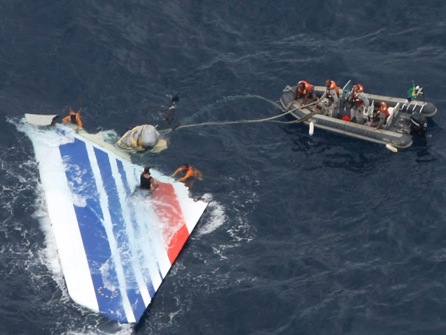 Новые подробности гибели самолета Airbus A330 авиакомпании Air France, упавшего в Атлантический океан 1 июня 2009 года при выполнении рейса &#8470; 447 Рио-де-Жанейро - Париж, выяснила следственная комиссия