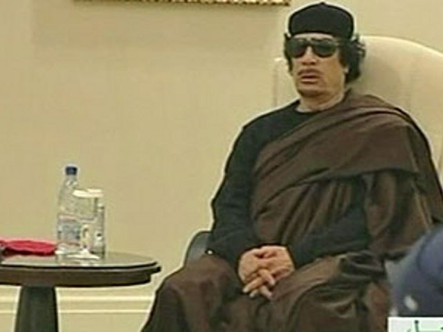Государственное телевидение Джамахирии продемонстрировало видеозапись встречи Муаммара Каддафи с президентом ЮАР Джейкобом Зумой