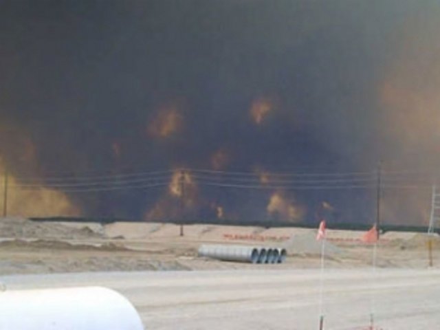 Сильный лесной пожар охватил 259 тыс гектаров леса в канадской провинции Альберта, в 65 км к северу от одного из центров разработки нефтяных песков Форт-Макмюррея