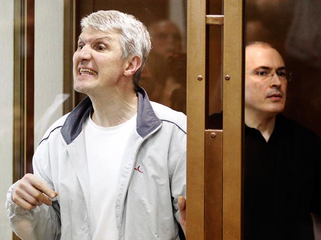 СМИ гадают, какое решение может вынести суд в связи с поданными ходатайствами Михаила Ходорковского и Платона Лебедева о возможности условно-досрочного освобождения