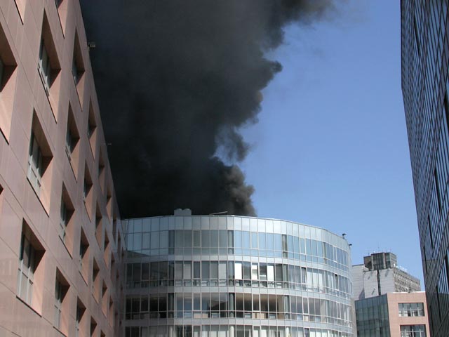 Пожар в бизнес-центре "Омега плаза" в Москве