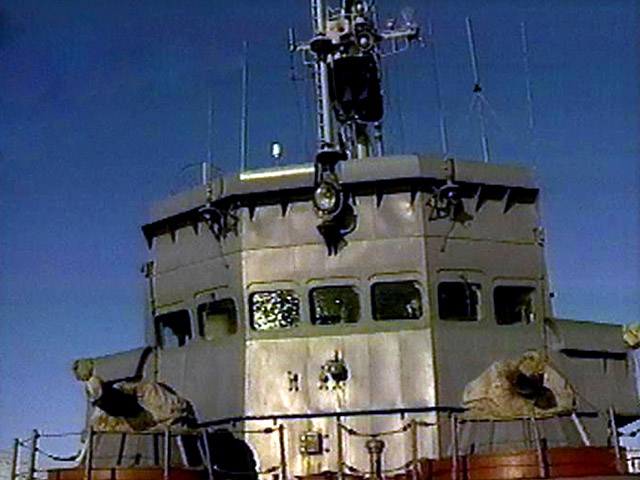 На Камчатке капитан рыболовецкого судна, задержанного пограничниками за незаконный промысел краба, затопил шхуну в Охотском море, чтобы скрыть следы браконьерства