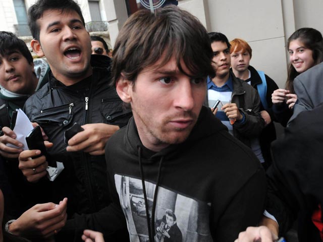 Аргентинский школьник набросился с кулаками на Лионеля Месси