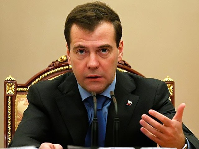 Президент Дмитрий Медведев поручил главе Минобороны Анатолию Сердюкову провести расследование в связи с последними инцидентами и не исключил, что виновные в произошедшем могут лишиться погон