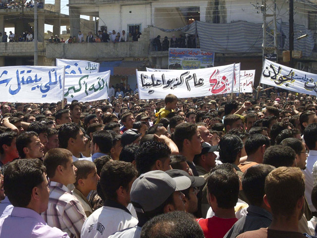 Митинг оппозиции в сирийском городе Нава, 6 мая 2011 года