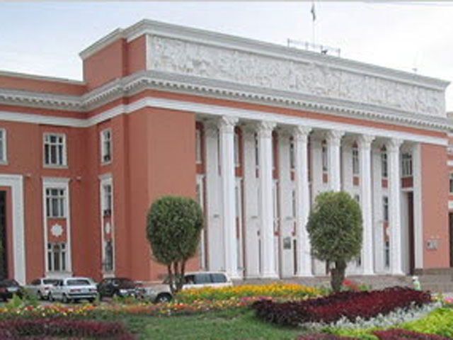 Бюсты вождей и основоположников коммунизма найдены в тайнике при реконструкции здания Маджлиси Оли (парламента) Таджикистана