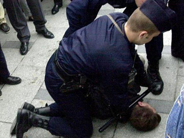 Чеченцы пытались убежать от полиции в Ницце. Один погиб, нескольких задержали 