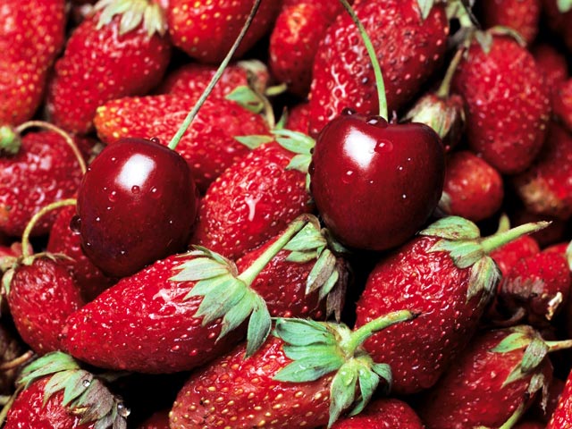 Роспотребнадзор запретил продавать в российских магазинах теперь и европейские ягоды