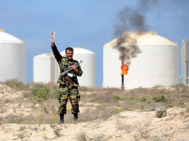 Ливийская оппозиция начала продавать нефть в США