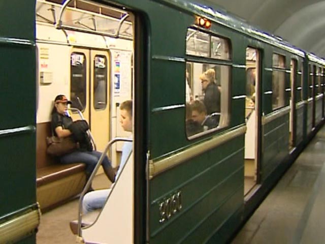 Молодой москвич погиб, выпав из вагона метро