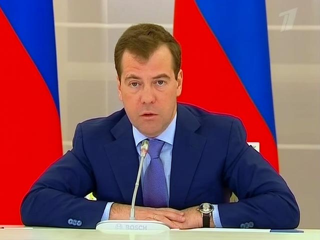 Медведев предлагает правительству продать ВТБ и "Роснефть"