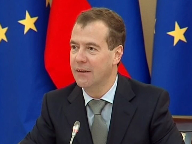 Медведев объявил, что вступление страны во Всемирную торговую организацию в очередной раз откладывается, а права на безвизовые поездки в Евросоюз россиянам придется ждать еще неопределенное время
