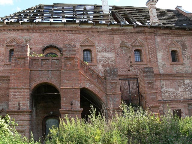 Крутицкие казармы (с 1922 года Алешинские) названы по соседнему Крутицкому подворью, здания которого в 1798 году были частично переданы под казармы частям жандармского корпуса, использовались также в качестве политической тюрьмы