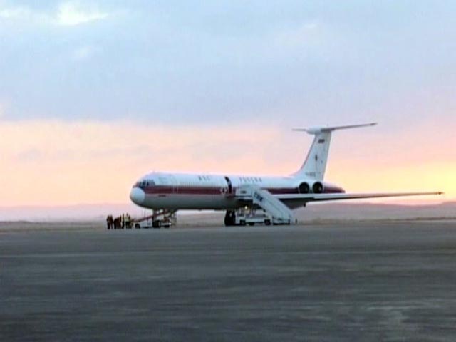 Всего на борту самолета 39 человек, среди них 20 детей, 12 пассажиров самолета - россияне, уточнили в МЧС
