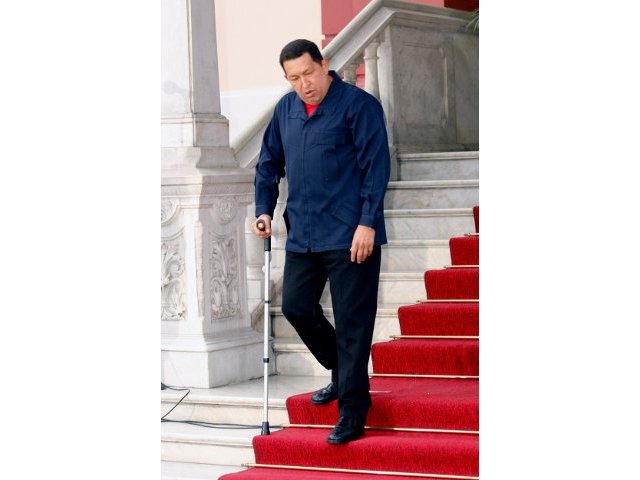 Национальная ассамблея Венесуэлы одобрила просьбу президента Уго Чавеса разрешить ему отсутствовать в стране до окончания курса лечения, который он проводит на Кубе после сделанной ему хирургической операции