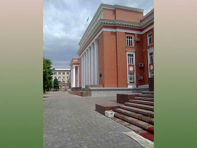 Парламент Таджикистана принял закон об ответственности родителей за посещение детьми мечетей