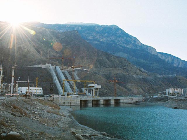 В Унцукульском районе Дагестана нескольких сотен человек блокировали подходы к комплексу Ирганайской ГЭС