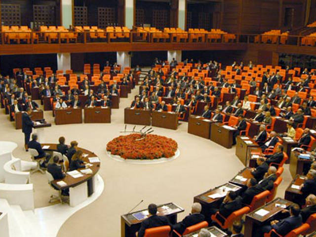 В парламент Турции впервые за многие десятилетия избран христианин