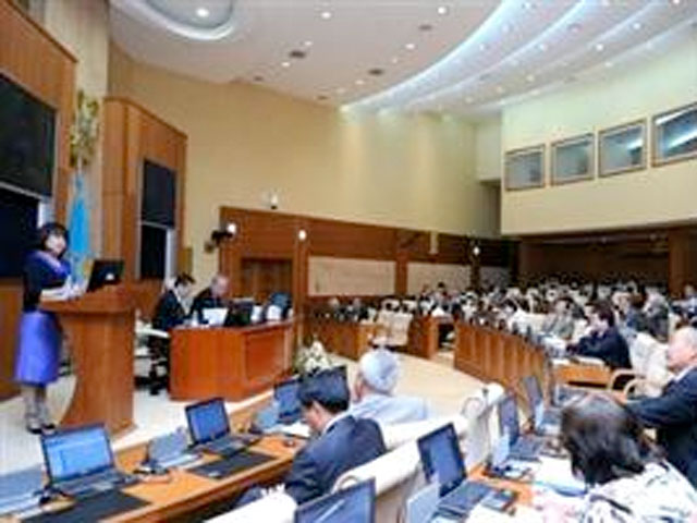 Принятие парламентом Казахстана - Мажилисом - ратификации одного из соглашений по Таможенному союзу пришлось отложить из-за того, что в графе "президент Республики Беларусь" было указано - "Путин В.В."