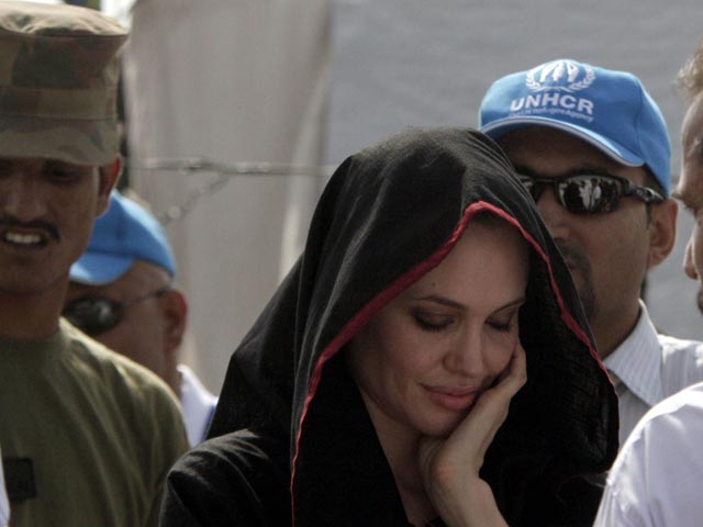Турция пригласила Анджелину Джоли посетить лагеря сирийских беженцев