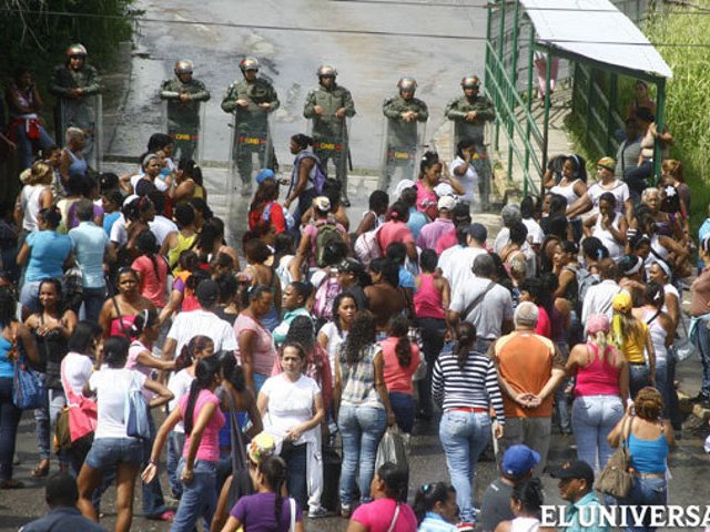 Число жертв массовых беспорядков в венесуэльской тюрьме "Родео-1", расположенной в пригороде столицы, возросло: в результате вооруженного столкновения между двумя противоборствующими группировками заключенных погибли 22 человека