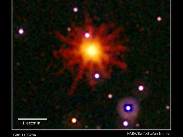 Американские астрономы зафиксировали явление, происходящее всего один раз в 100 миллионов лет - поглощение звезды черной дырок. Космическая катастрофа имела место в созвездии Дракона в самом центре галактики, на расстоянии 3,8 млрд световых лет от Земли