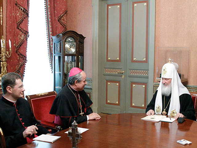 Патриарх Кирилл принял нового посла Ватикана в России
