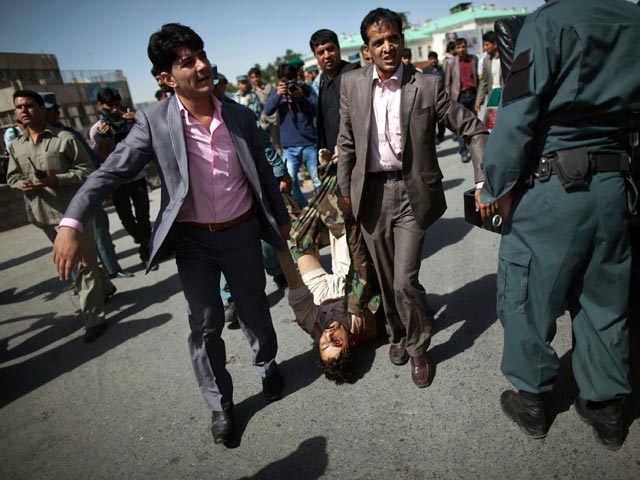 Два человека погибли, четыре ранены в результате нападения боевиков на полицейский участок в афганской столице