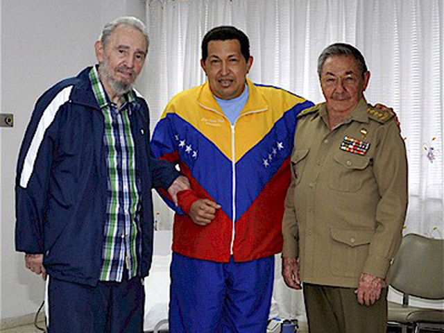Глава Госсовета и председатель Совета министров Кубы Рауль Кастро и лидер кубинской революции Фидель Кастро в минувшую пятницу навестили президента Венесуэлы Уго Чавеса