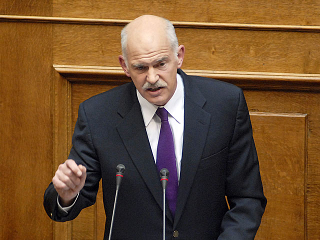 Премьер-министр Греции Йоргос Папандреу призвал в воскресенье провести осенью этого года референдум по конституционной реформе