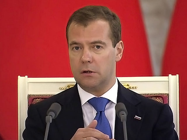 Президент России Дмитрий Медведев не исключает, что Михаил Ходорковский может выйти на свободу в ближайшем будущем: "У него право на условно-досрочное освобождение и право на помилование"