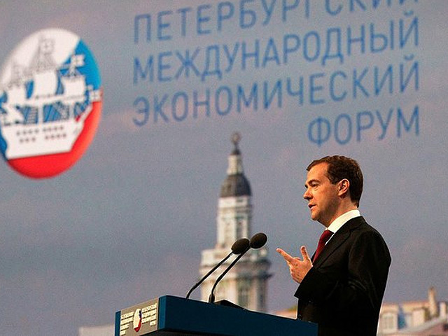 С революционным предложением расширить границы и выселить чиновников за МКАД президент выступил в минувшую пятницу на Петербургском экономическом форуме