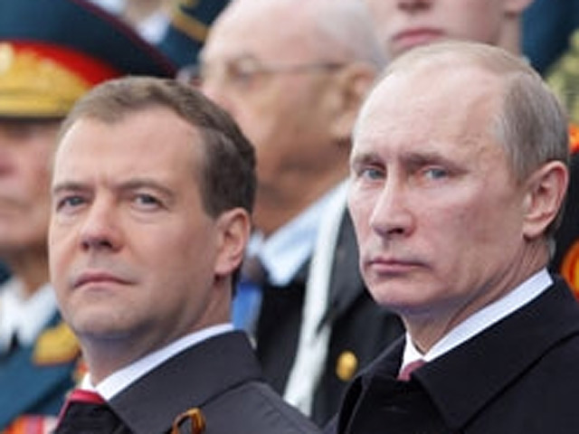 Медведев также отметил, что с тех пор, как он стал президентом, его отношения с Путиным изменились лишь в нюанса