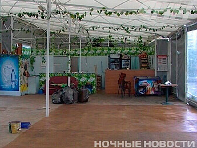 В административном центре Свердловской области полиция расследует обстоятельства погрома, учиненного в узбекском кафе "Каприз". Туда ворвались по крайней мере несколько десятков человек, вооруженных битами