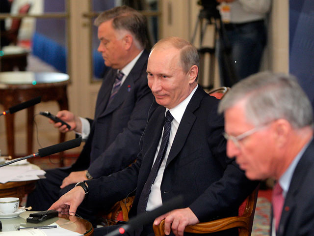 Путин объяснил пользу от ОНФ: оживит политическую жизнь и обновит "ЕР", у которой "анемия к реальным проблемам"