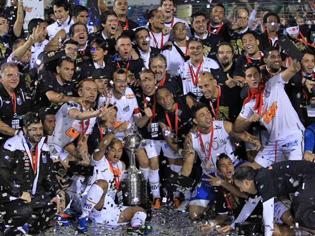 "Сантос" выиграл Кубок Либертадорес впервые со времен Пеле