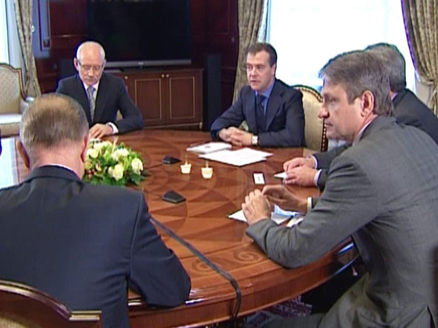 Медведеву понравилась идея сделать третьим лицом в государстве женщину