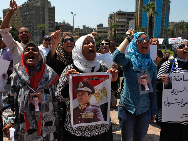 В столице Египта Каире произошли столкновения между сторонниками и противниками бывшего президента страны Хосни Мубарака