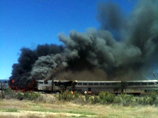 По меньшей мере, пять человек погибли в результате столкновения пассажирского поезда с тягачом в американском штате Невада, порядка 100 человек обратились за медицинской помощью