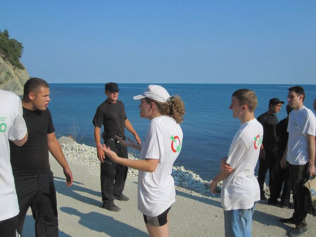 Активисты "Эковахты", члены молодежного "Яблока" и движения "Солидарность", а также представители Геленджикского правозащитного центра "провели общественную инспекцию побережья Черного моря"