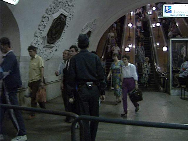 Москвич в метро сбросил с лестницы приезжего из Чечни: пострадавший в реанимации