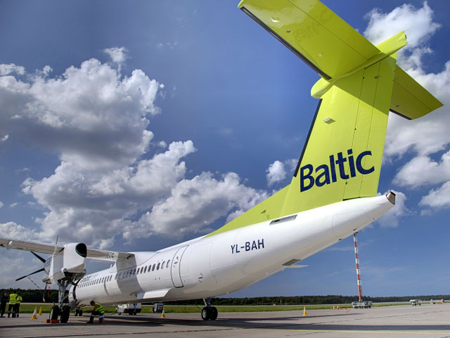 В Рижском аэропорту из-за технической неисправности совершил посадку самолет авиакомпании airBaltic