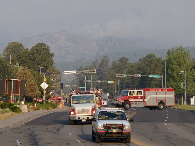 Власти штата Нью-Мексико на западе США назвали сегодняшний день решающим в борьбе с сильным пожаром, который угрожает населенному пункту Лос-Аламос и расположенной неподалеку Национальной лабораторией министерства энергетики