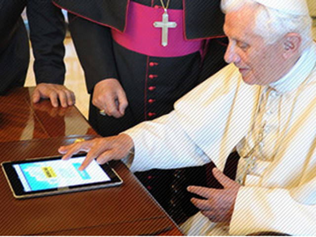 Сегодня Бенедикт XVI нажатием кнопки на своем планшетном компьютере символически "запустил" новостной портал Святого престола News.va