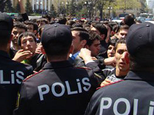 В Баку задержаны участники пикета против запрета на ношение хиджаба в школах