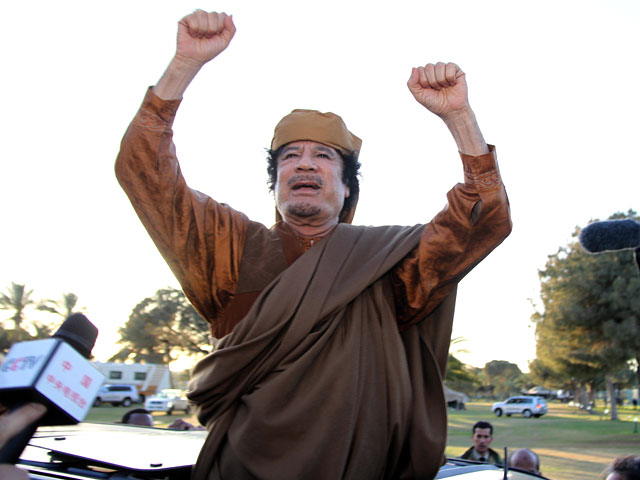 Ливийский лидер Муаммар Каддафи в пятницу пригрозил предпринять атаки на территории Европы, если НАТО не прекратит военную кампанию против его режима